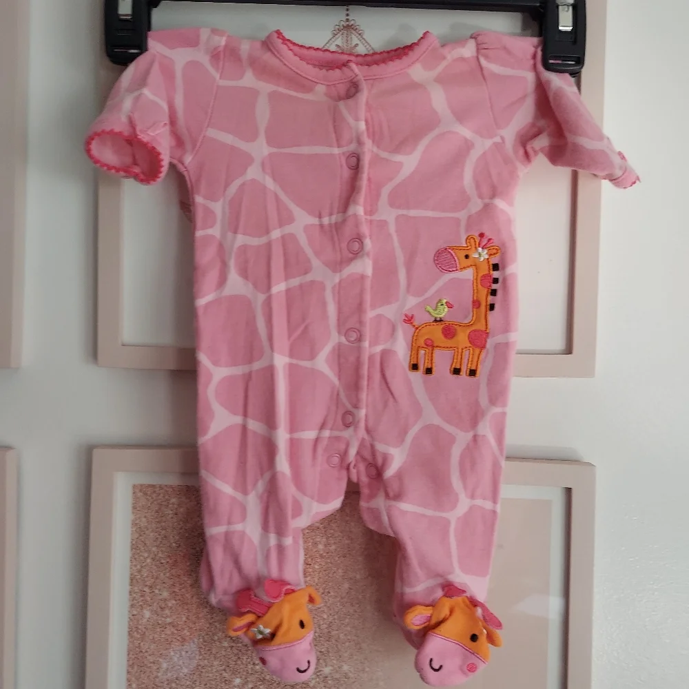🎁 10/$25  Giraffe newborn sleeper,  pink and orange,  Carter's brand